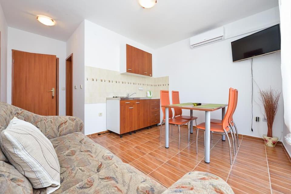 Sreca Apartment Near Beach With Bbq Bibinje Zewnętrze zdjęcie