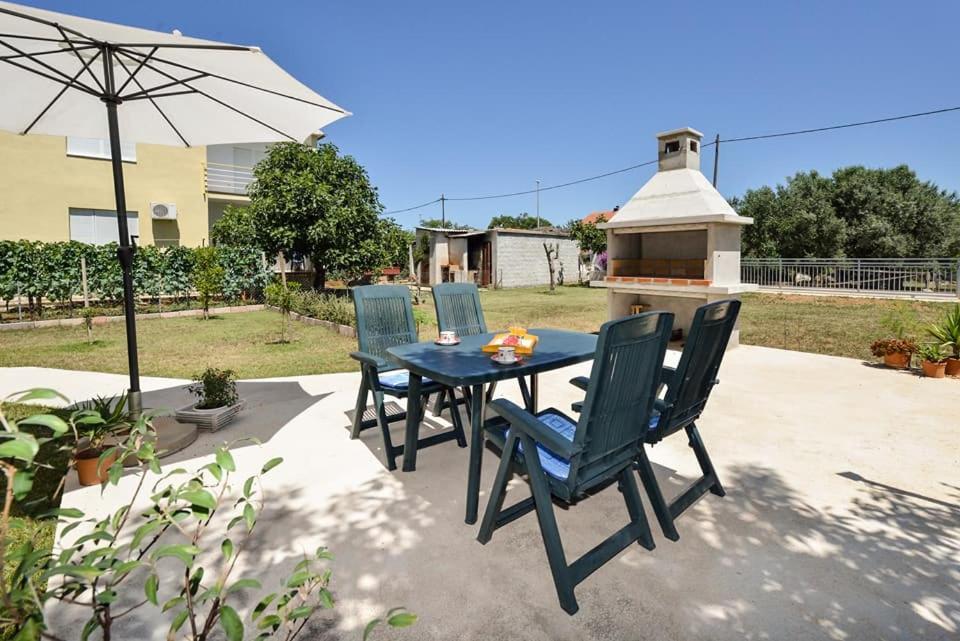 Sreca Apartment Near Beach With Bbq Bibinje Zewnętrze zdjęcie