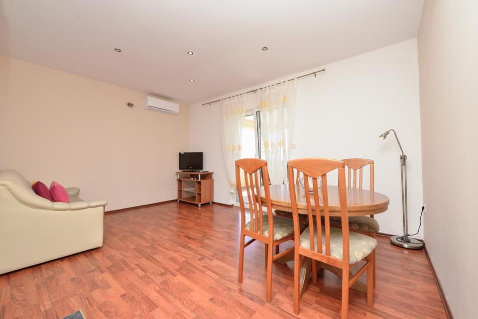 Sreca Apartment Near Beach With Bbq Bibinje Zewnętrze zdjęcie