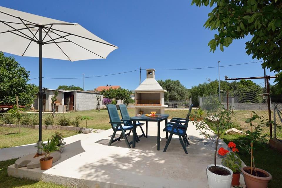 Sreca Apartment Near Beach With Bbq Bibinje Zewnętrze zdjęcie