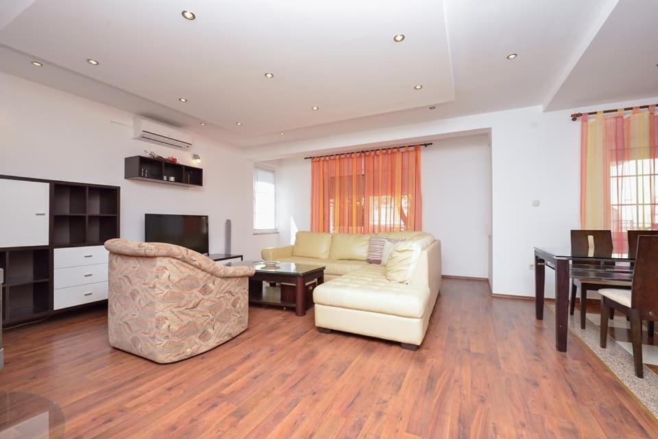 Sreca Apartment Near Beach With Bbq Bibinje Zewnętrze zdjęcie