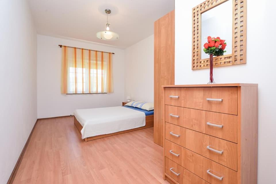 Sreca Apartment Near Beach With Bbq Bibinje Zewnętrze zdjęcie