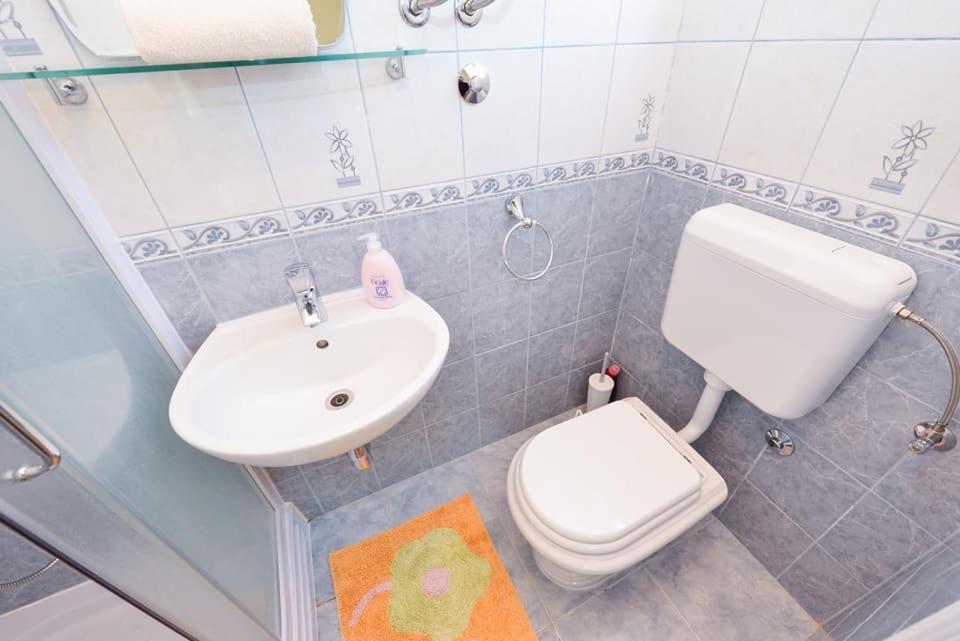 Sreca Apartment Near Beach With Bbq Bibinje Zewnętrze zdjęcie