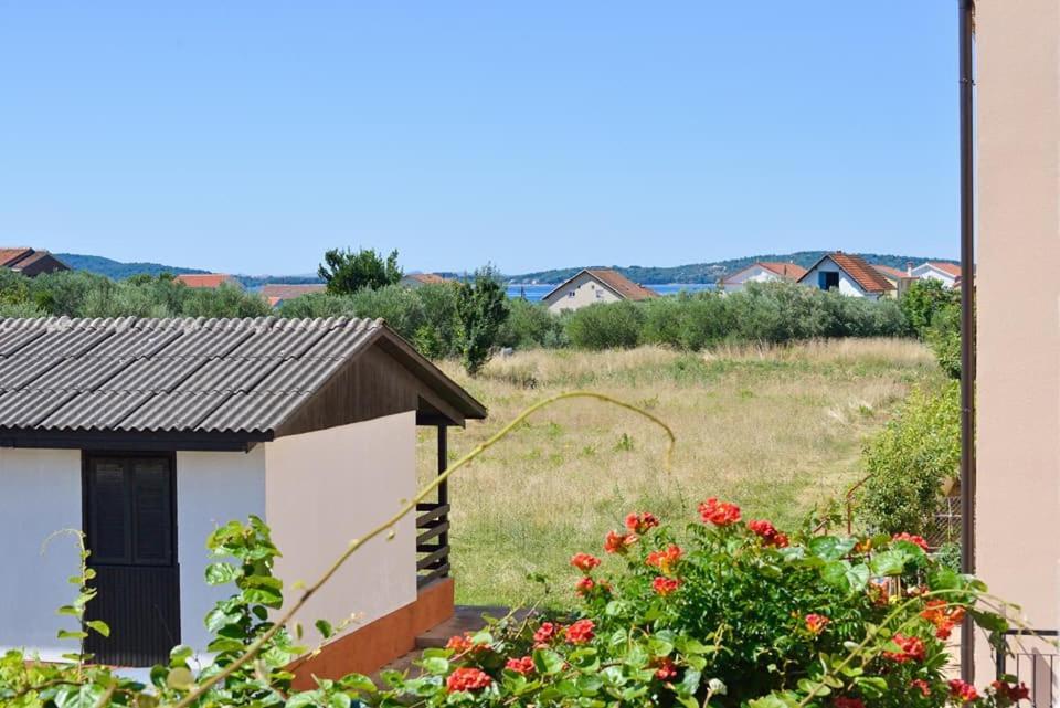 Sreca Apartment Near Beach With Bbq Bibinje Zewnętrze zdjęcie