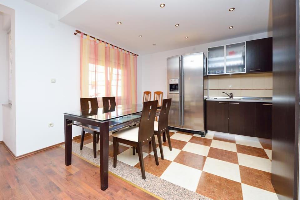 Sreca Apartment Near Beach With Bbq Bibinje Zewnętrze zdjęcie
