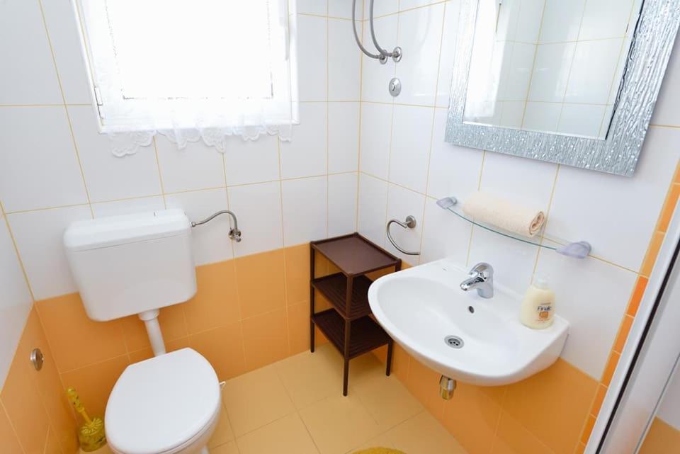 Sreca Apartment Near Beach With Bbq Bibinje Zewnętrze zdjęcie