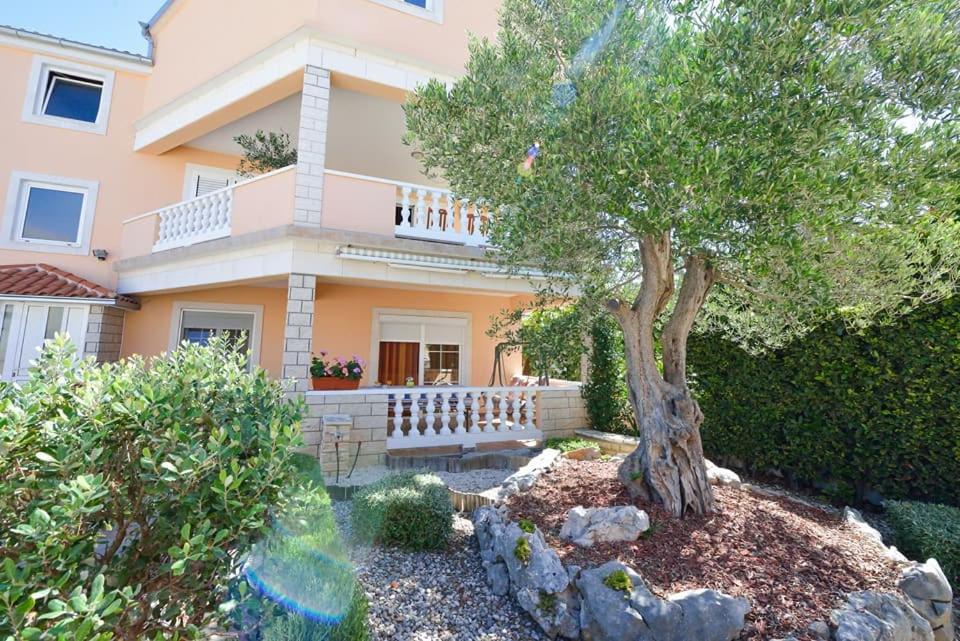 Sreca Apartment Near Beach With Bbq Bibinje Zewnętrze zdjęcie