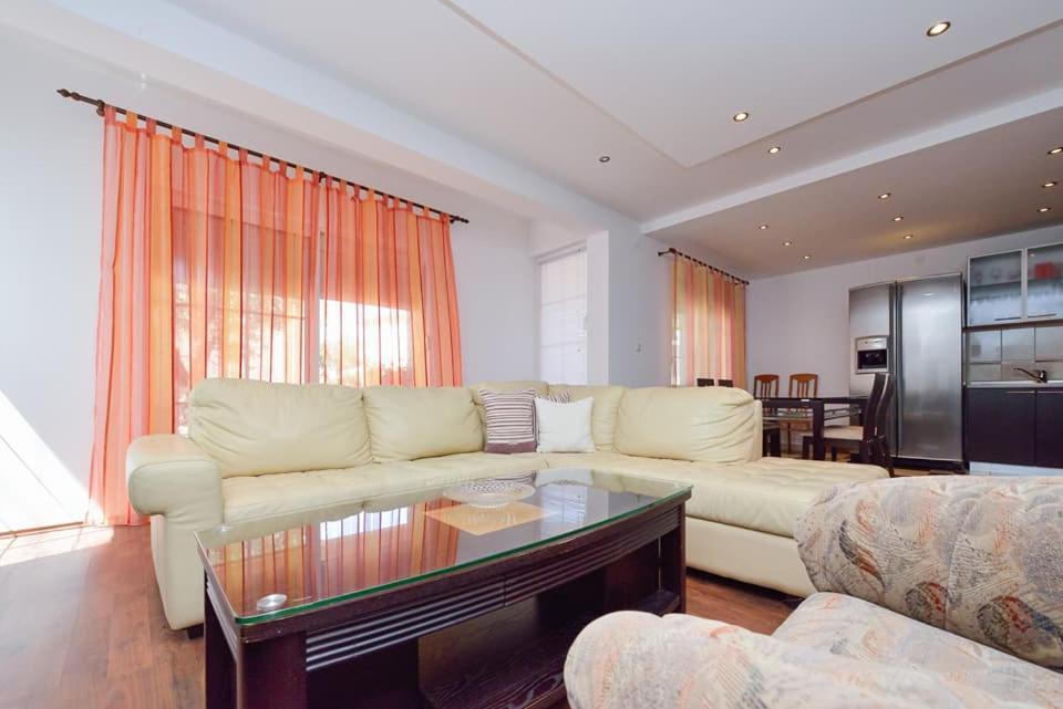 Sreca Apartment Near Beach With Bbq Bibinje Zewnętrze zdjęcie